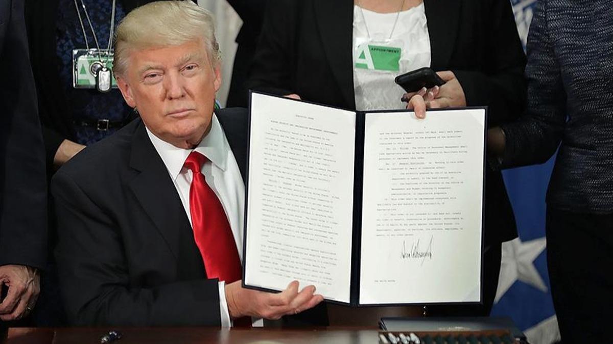 Trump kararnameyi resmen imzalad: Artk 12 lke vatanda ABD'ye giremeyecek