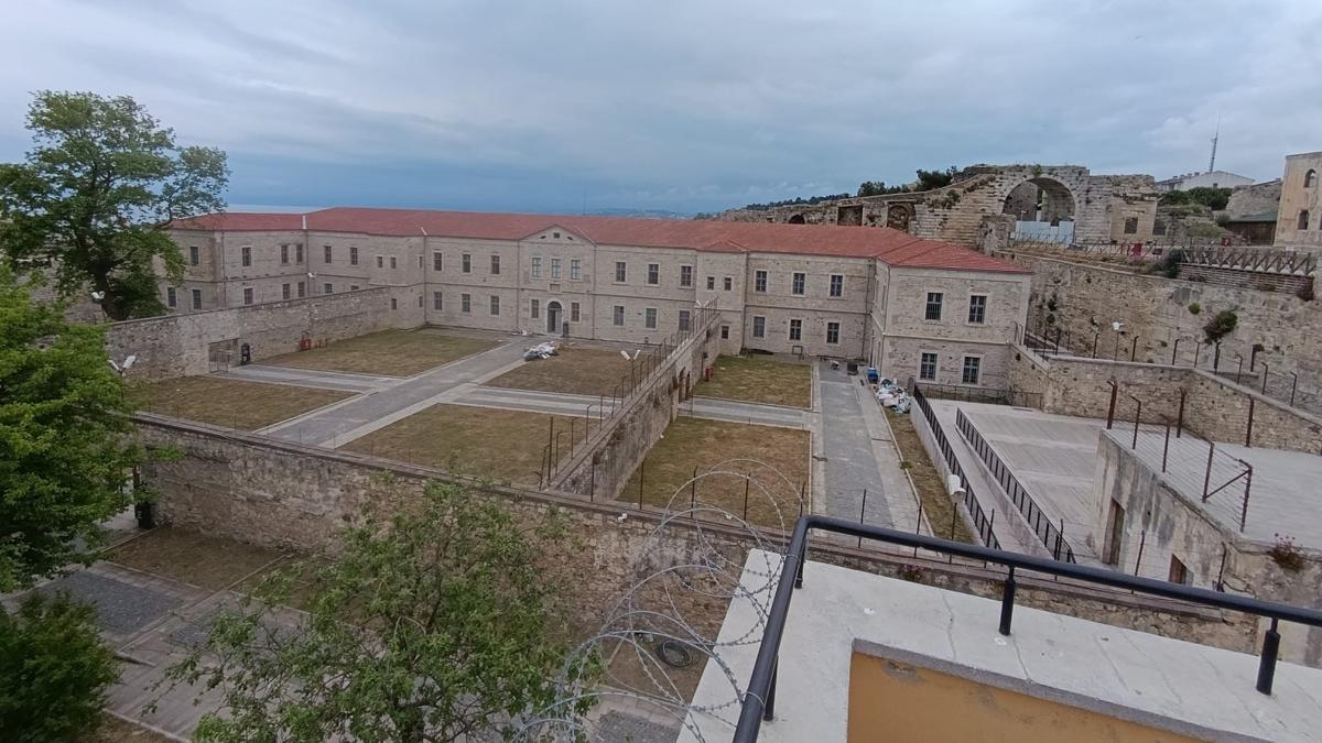 Sinop Tarihi Cezaevi Mzesi ziyarete alyor
