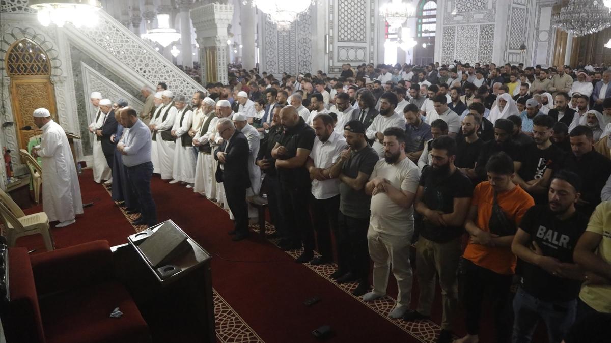 Suriye'de Esed'in devrilmesinin ardndan ilk Kurban Bayram namaz