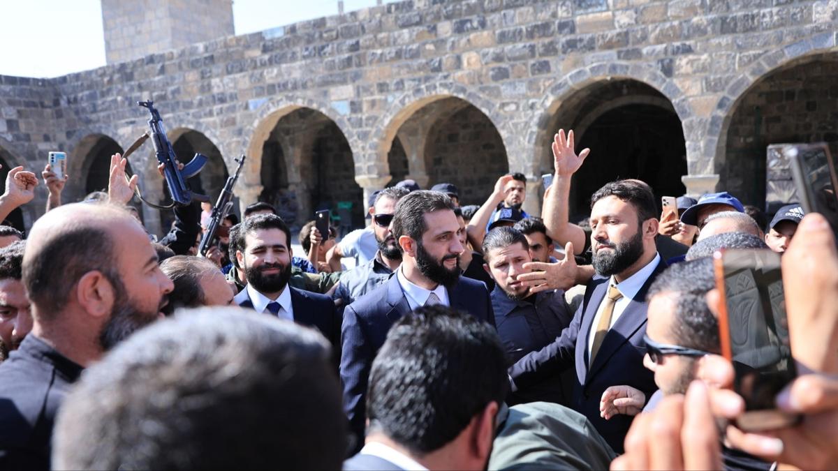 ''Devrimin beii''ne ilk ziyaret! Ahmed ara byle karland