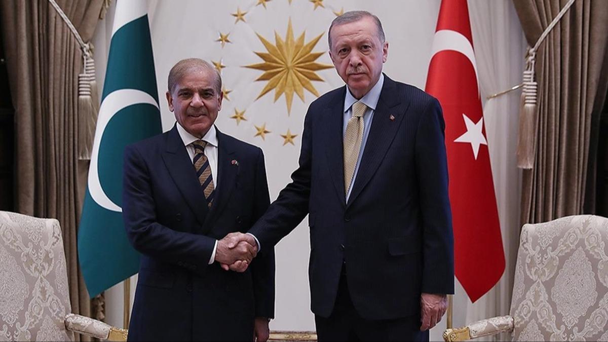 Cumhurbakan Erdoan, Pakistan Babakan erif ile telefonda grt 