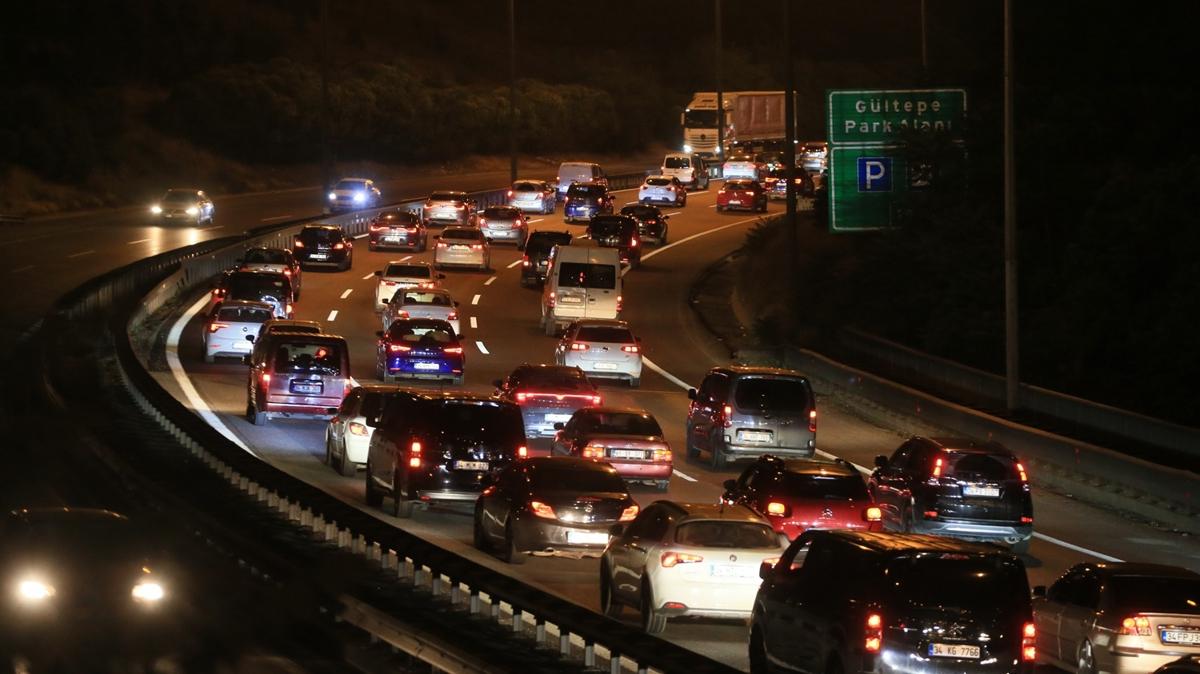 stanbul'da bayram tatili dn trafik younluu balad