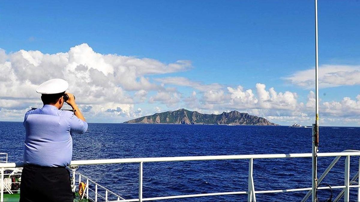 Blgede tansiyon ykseldi: in'e ait iki uak gemisi grld