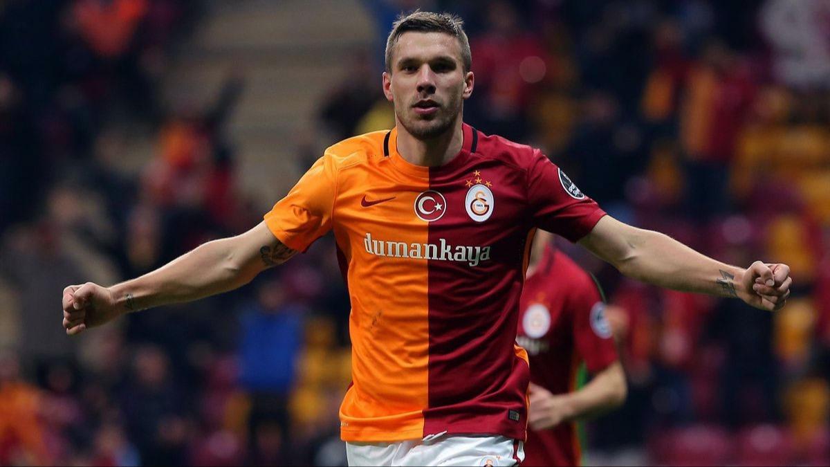 Lukas Podolski'den Leroy Sane paylam