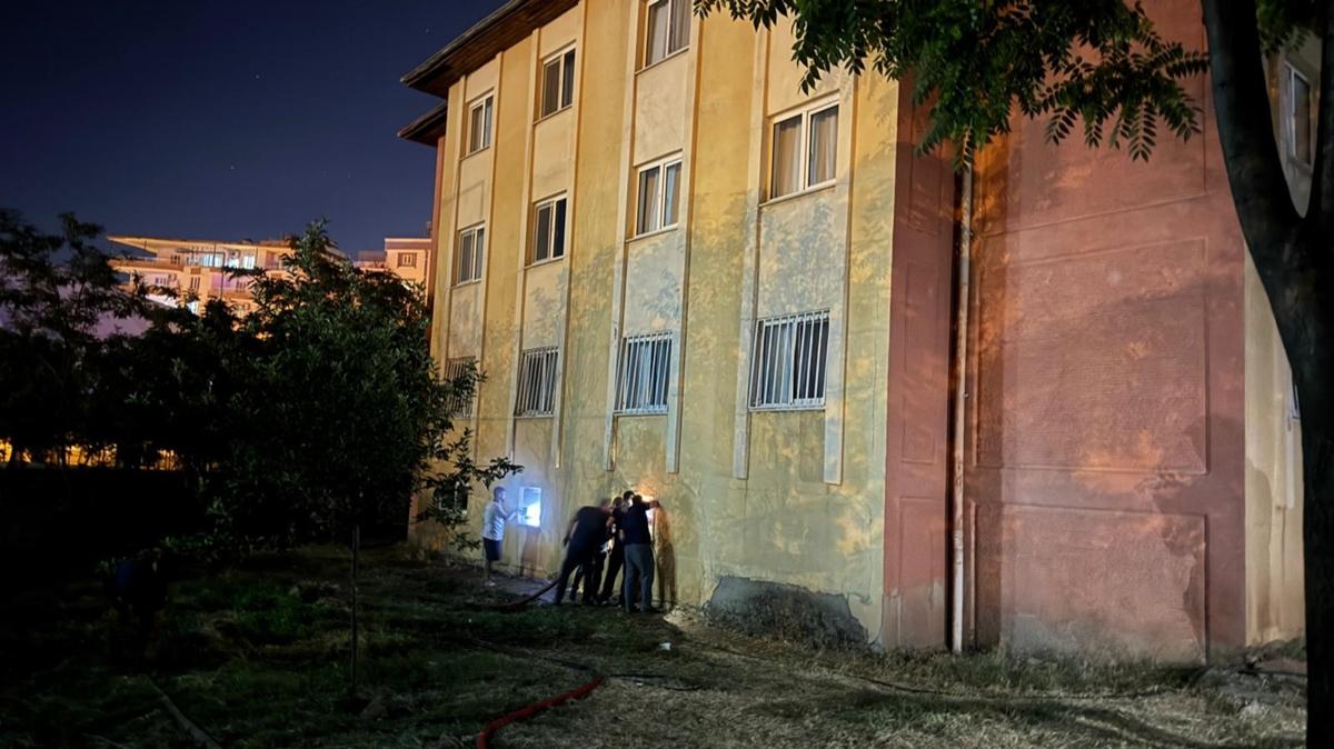 Siirt'te polis lojmannda kan yangnda 13 kii dumandan etkilendi