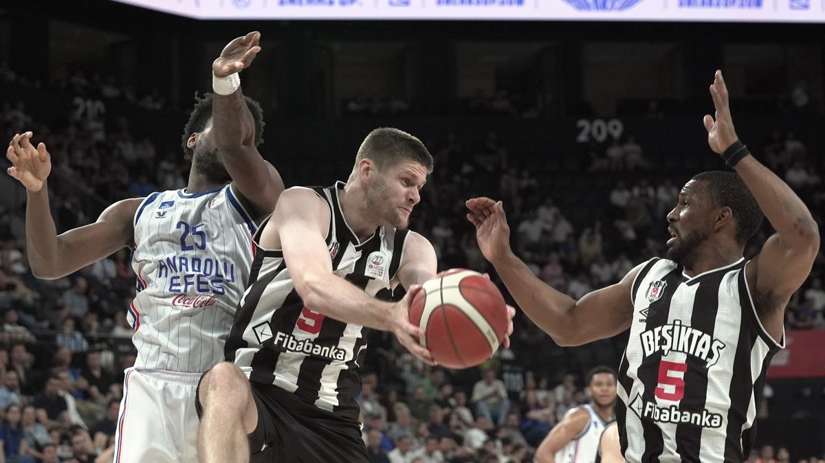 Beikta, Anadolu Efes'i deplasmanda yendi! Seriyi son maa tad!  