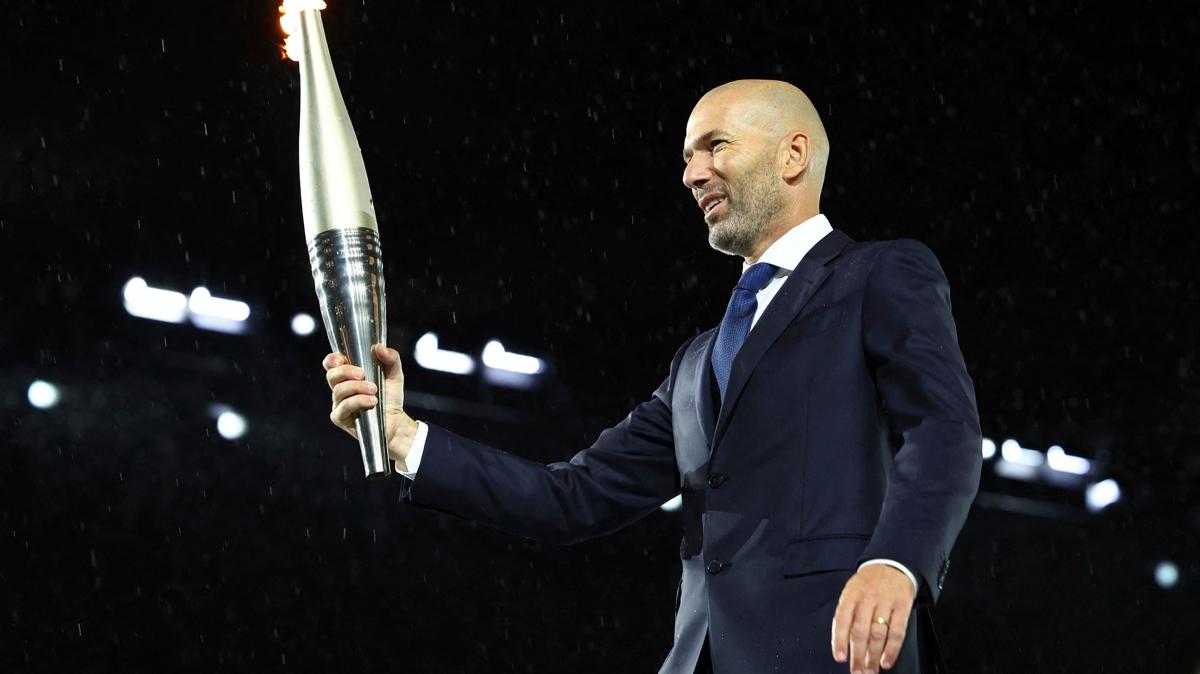 Zinedine Zidane, milli takm iin kararn duyurmutu! Bakandan aklama geldi