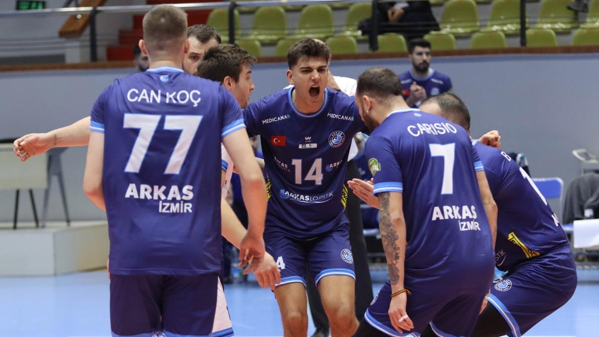 Arkas Spor'da 5 oyuncu ile yollar ayrld