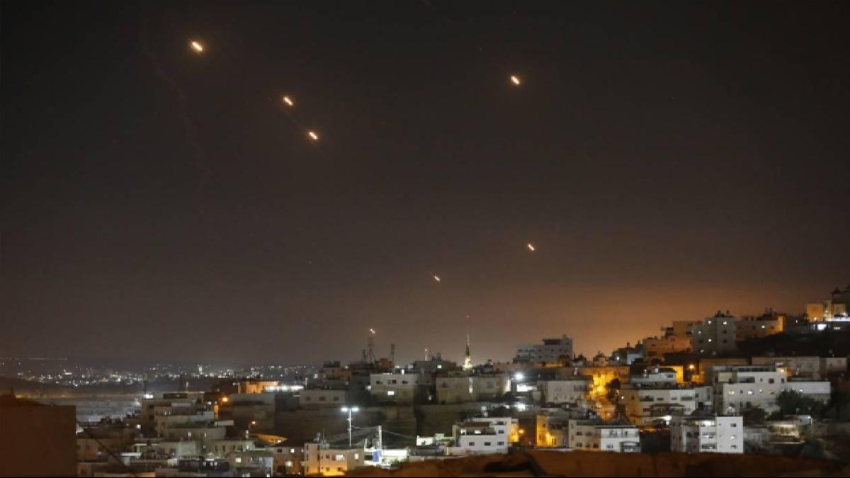 srail'de alarm sesleri! ran'dan Tel Aviv'e fze yayor