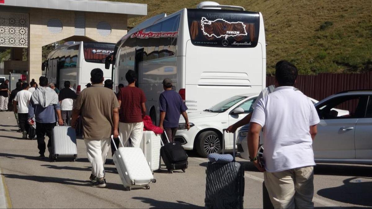ran'dan tahliyeler devam ediyor! Trkiye'ye getirildiler