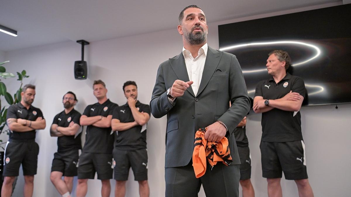 Arda Turan, yeni takm ile ilk kez bir araya geldi