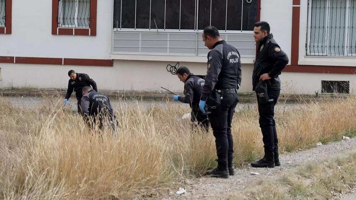 evredekiler fark etti: Gngren'de bo arazide 3 aylk bebek bulundu 