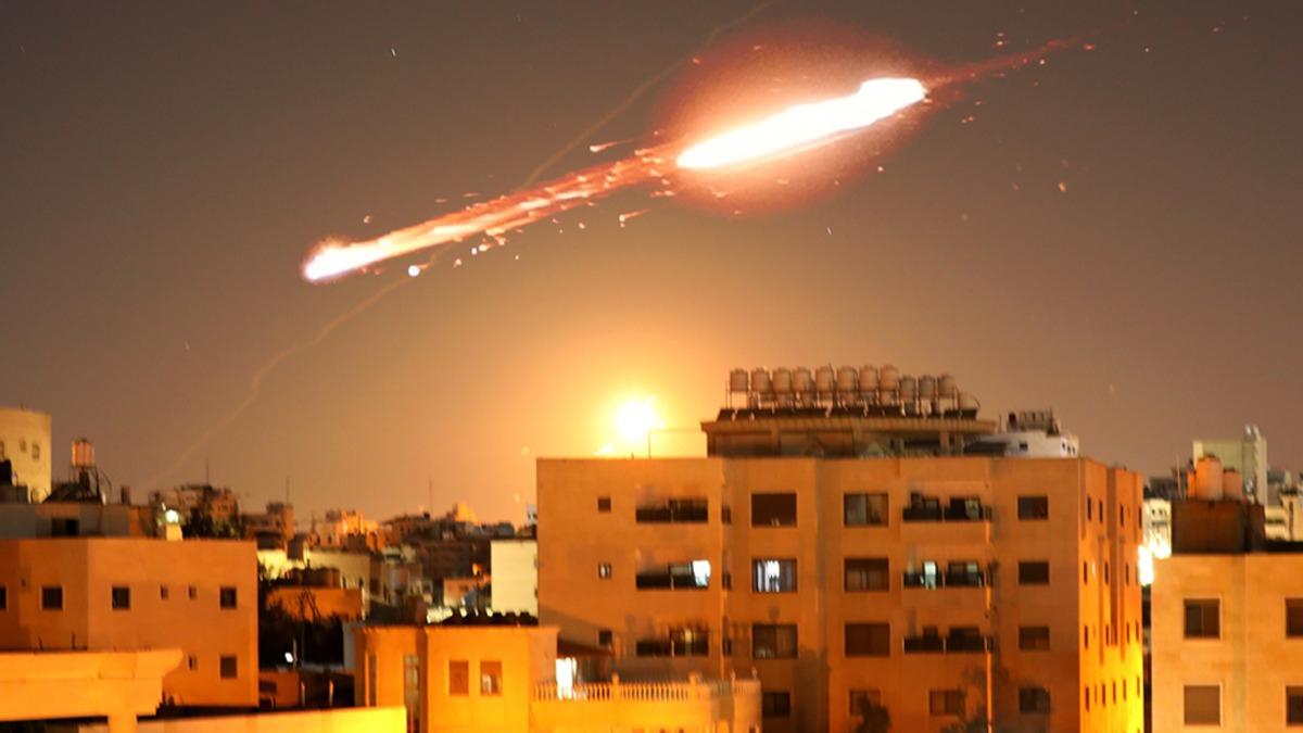 ran fzeleri srail semalarnda... Tel Aviv'de pe pee patlama