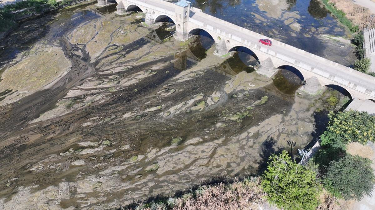 Kuraklk riskiyle kar karya! Tunca Nehri'nde su ak durma noktasnda