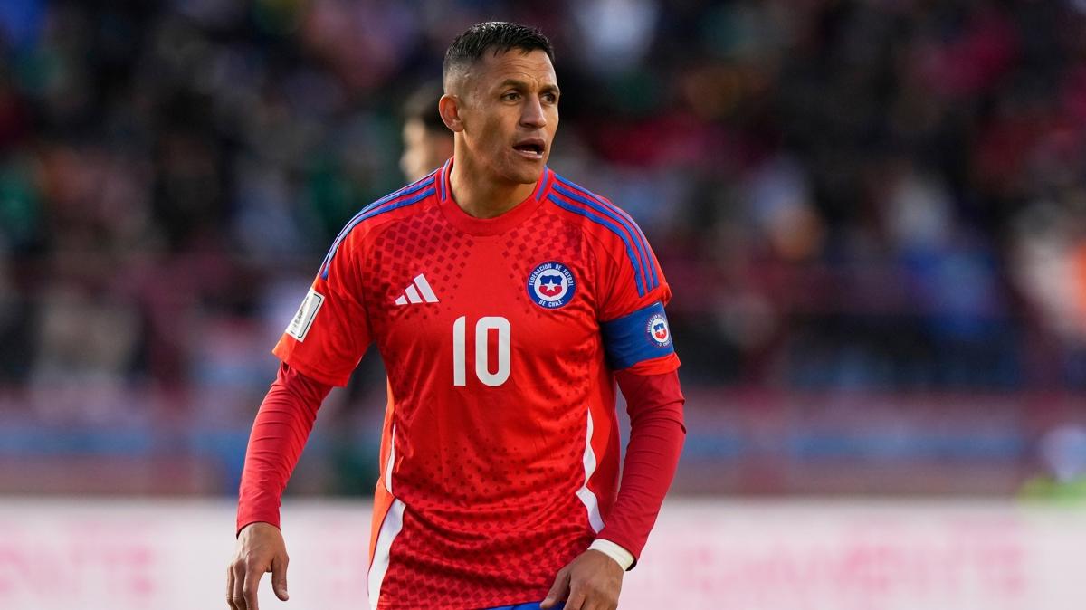 Ad Sper Lig ekipleriyle anlyordu! Alexis Sanchez'den gece yars olay paylam