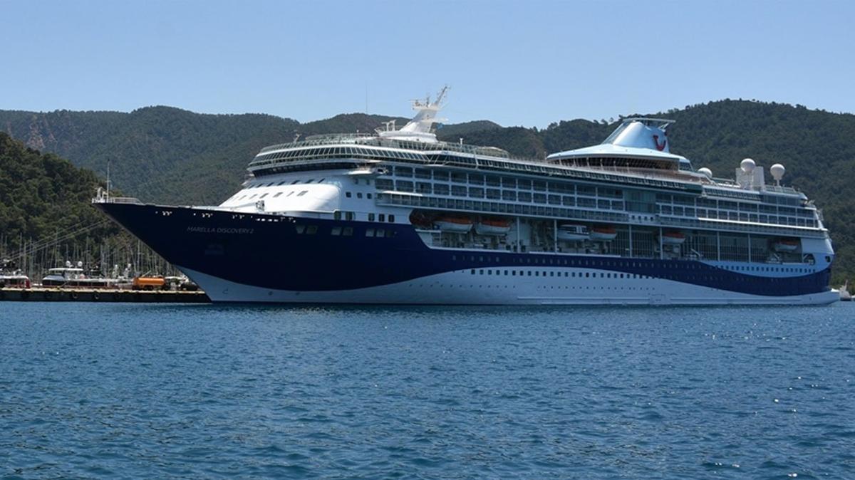 Alanya'da kruvaziyerle turist akn