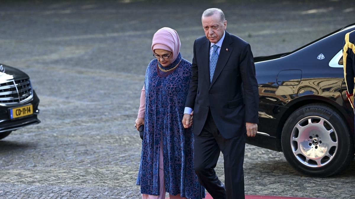 Cumhurbakan Erdoan, NATO liderleri onuruna verilen yemee katld