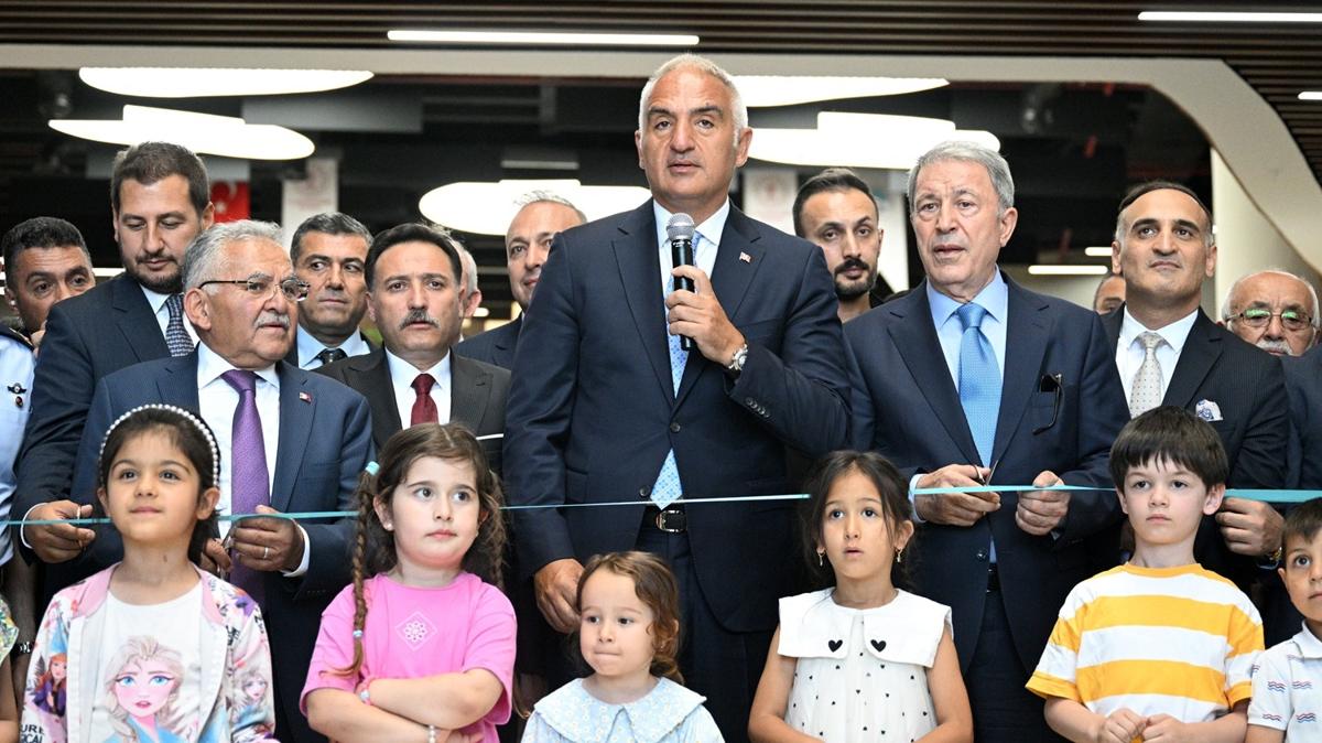 Kayseri iin dev hizmet! Bakan Ersoy: ehrimize deer katan prestijli bir kltr yatrm