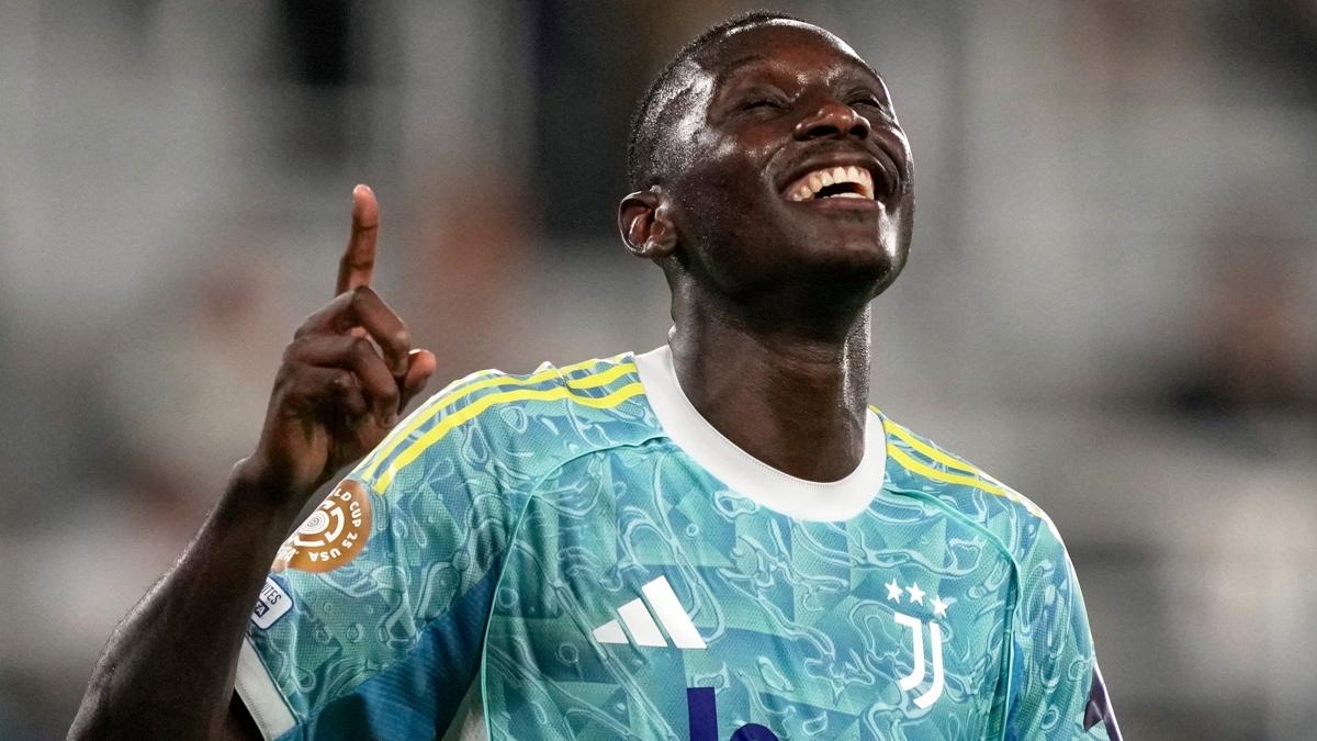 Randal Kolo Muani'den transfer aklamas: Burada mutluyum