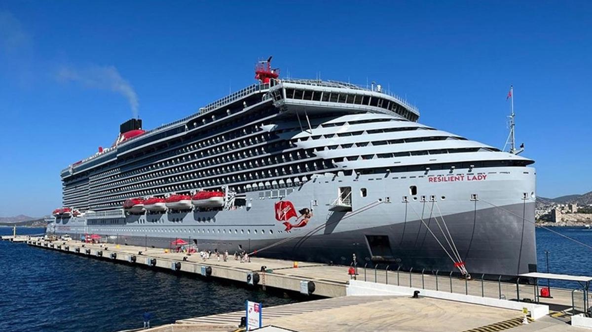 Bodrum'a kruvaziyerle turist akn
