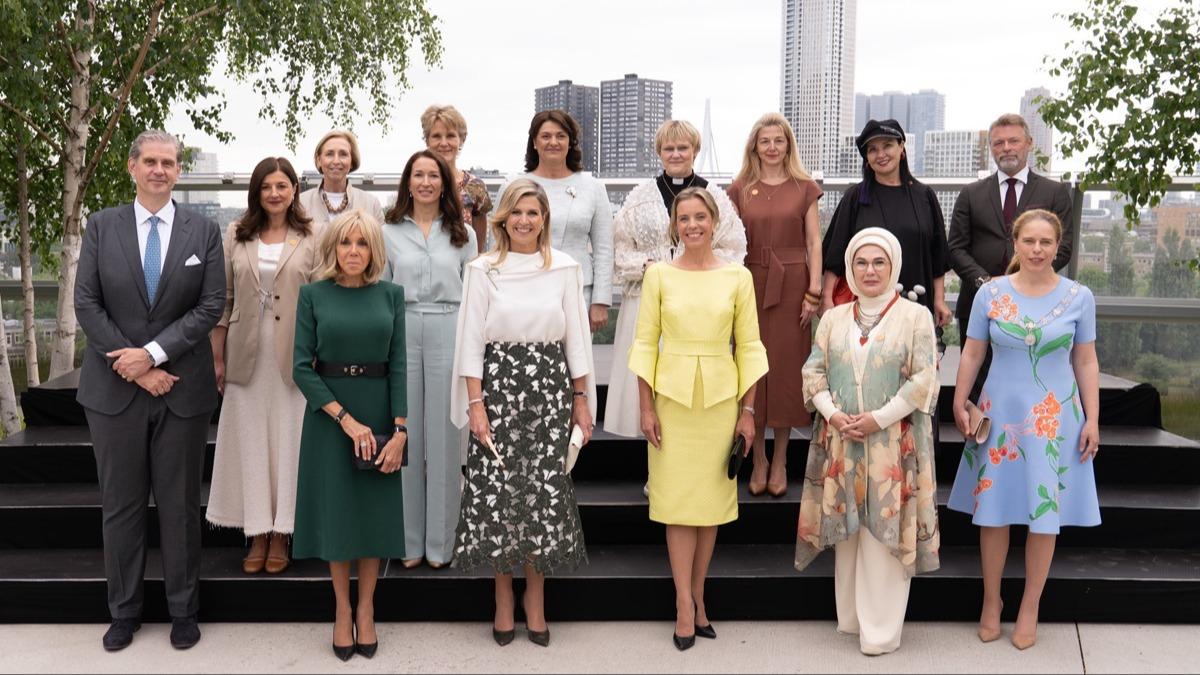 Emine Erdoan, NATO zirvesine katlan liderlerin eleriyle bir araya geldi