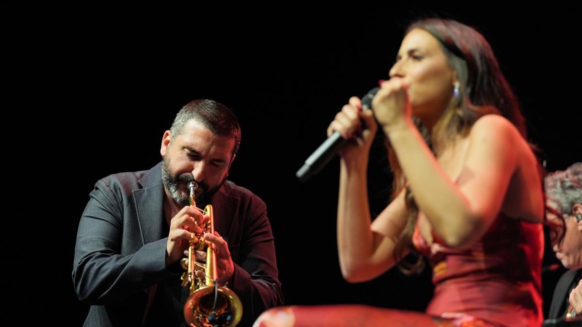 Sanatlar brahim Maalouf ve Hiba Tawaji stanbul'da sahneye kt!