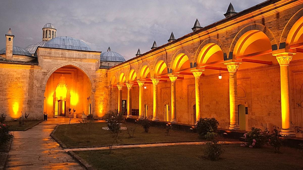 Sultan II. Bayezid Klliyesi Salk Mzesi'ne yaz tarifesi