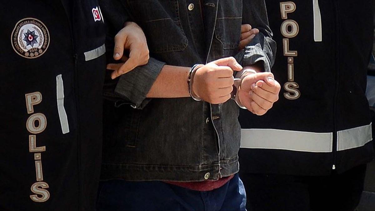 zmir'de FET operasyonunda 14' polis 20 pheli yakaland