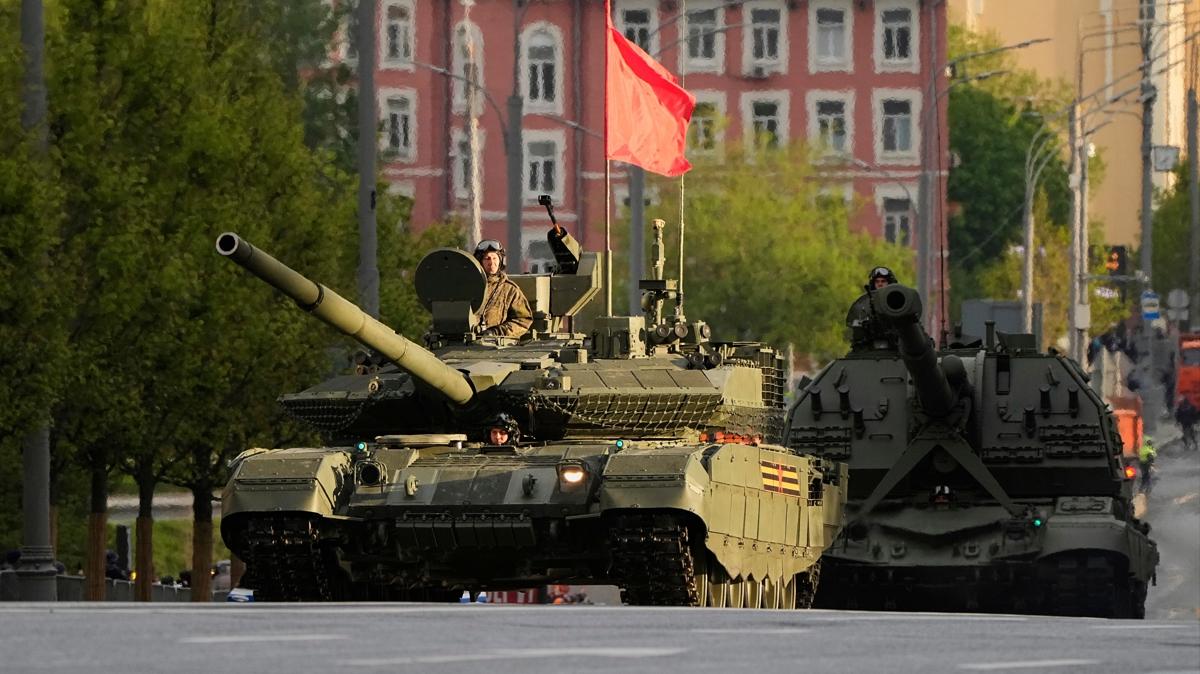 Tank retiminde rekor art: Rusya T90M'leri sahaya sryor 