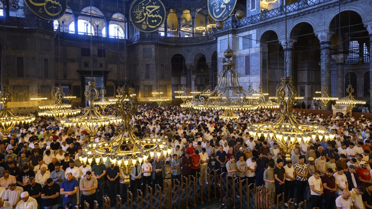 Cuma hutbesinde milyonlara seslenildi: ''Kamu hakk dokunulmazdr''