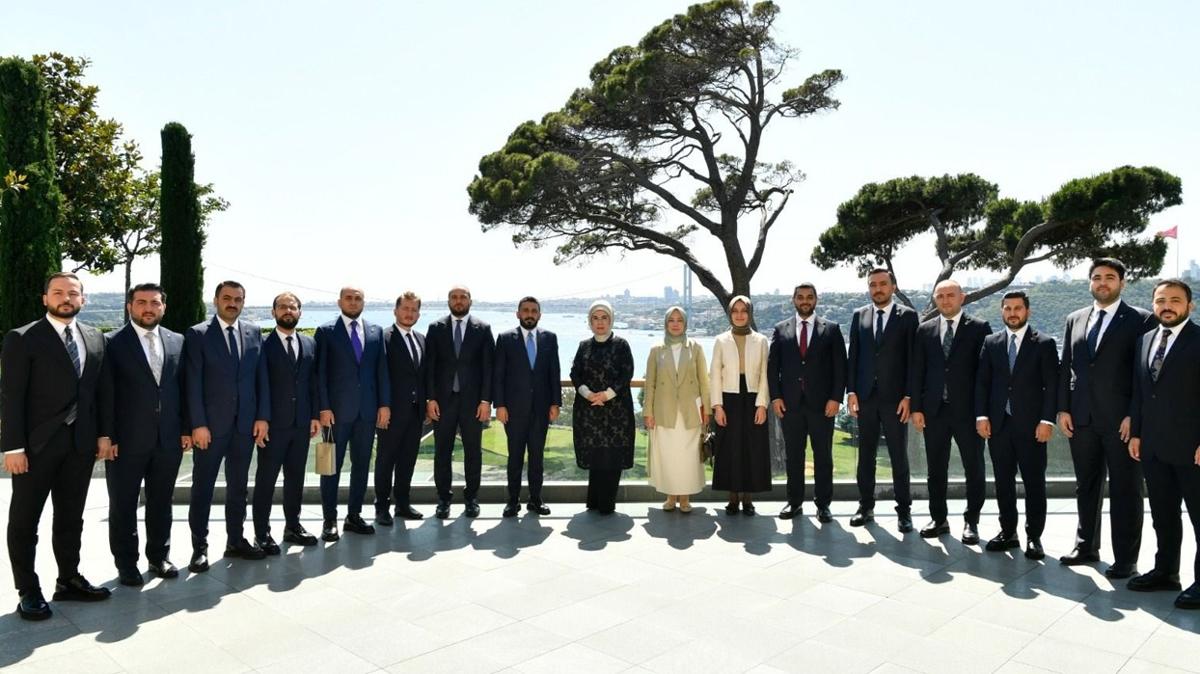 Genler iin ortak vizyon! Emine Erdoan TGVA Ynetim Kurulu ile bir araya geldi
