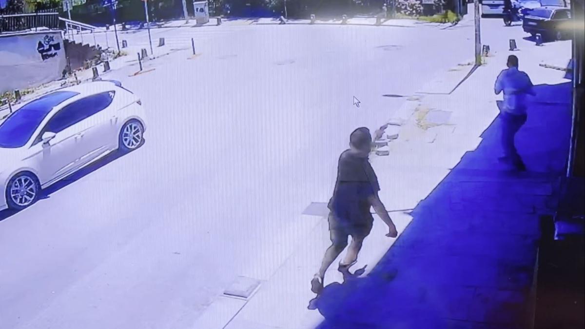 Motosikletle geldiler, kurun yadrdlar... Arnavutky'de i yerine silahl saldr