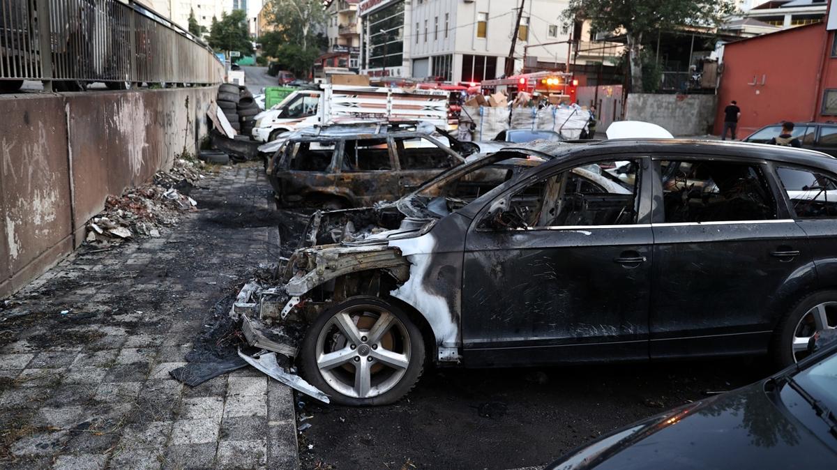 Ataehir'de sanayi sitesinde kan yangnda park halindeki otomobiller yand