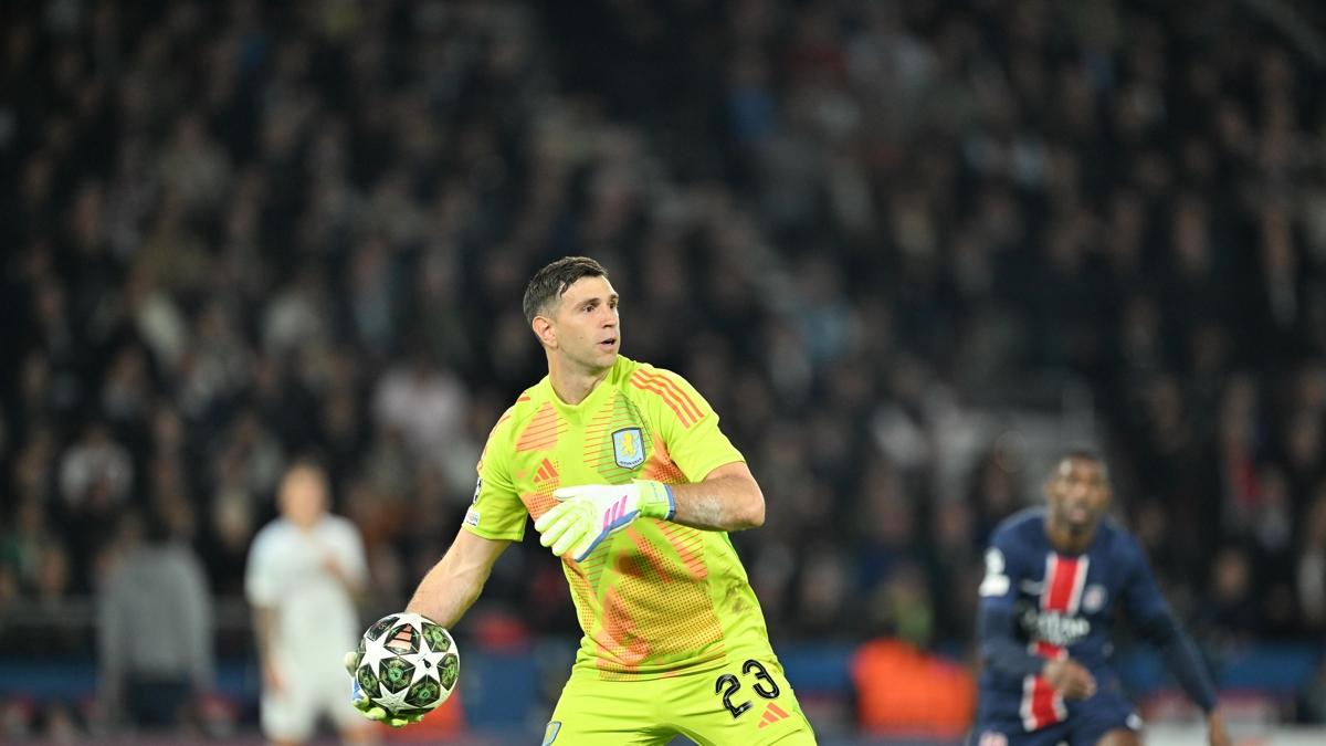 ngiliz devleri Emiliano Martinez'in peinde