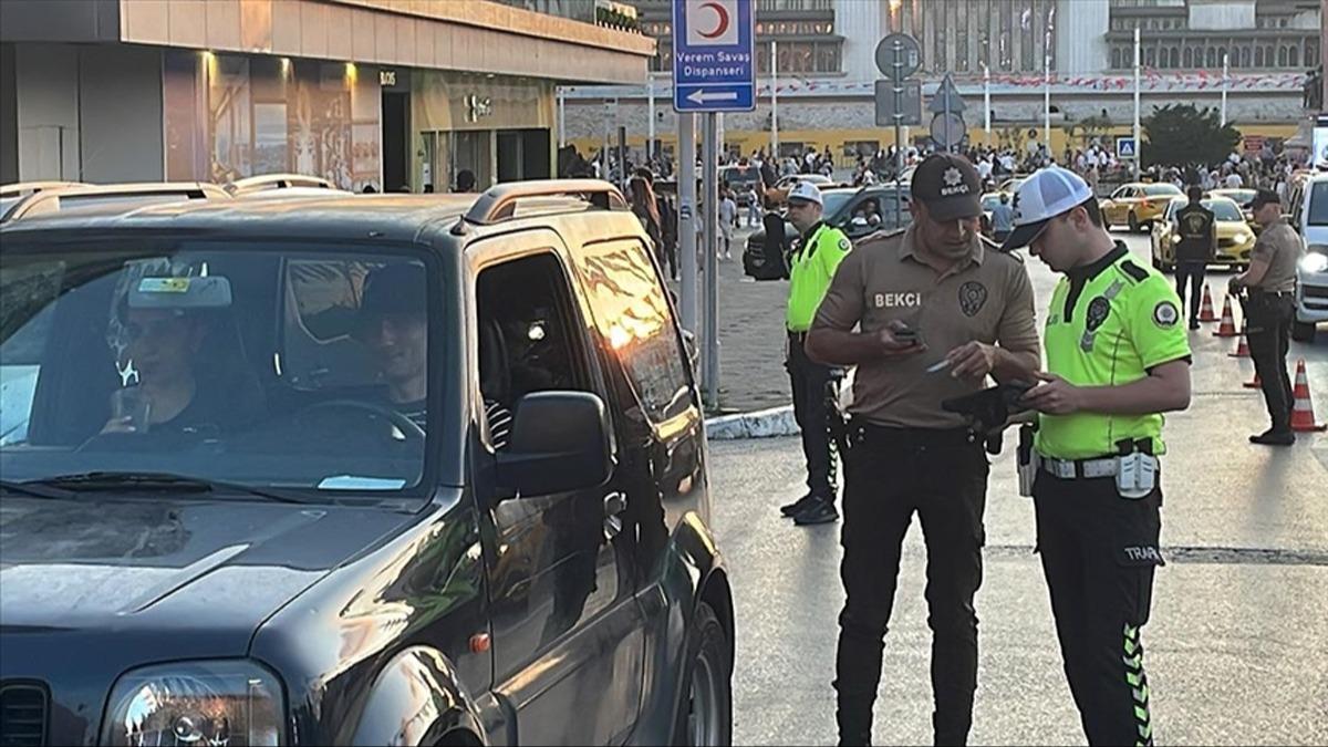 Polislerin ''Huzur stanbul'' uygulamasnda 906 kii yakaland