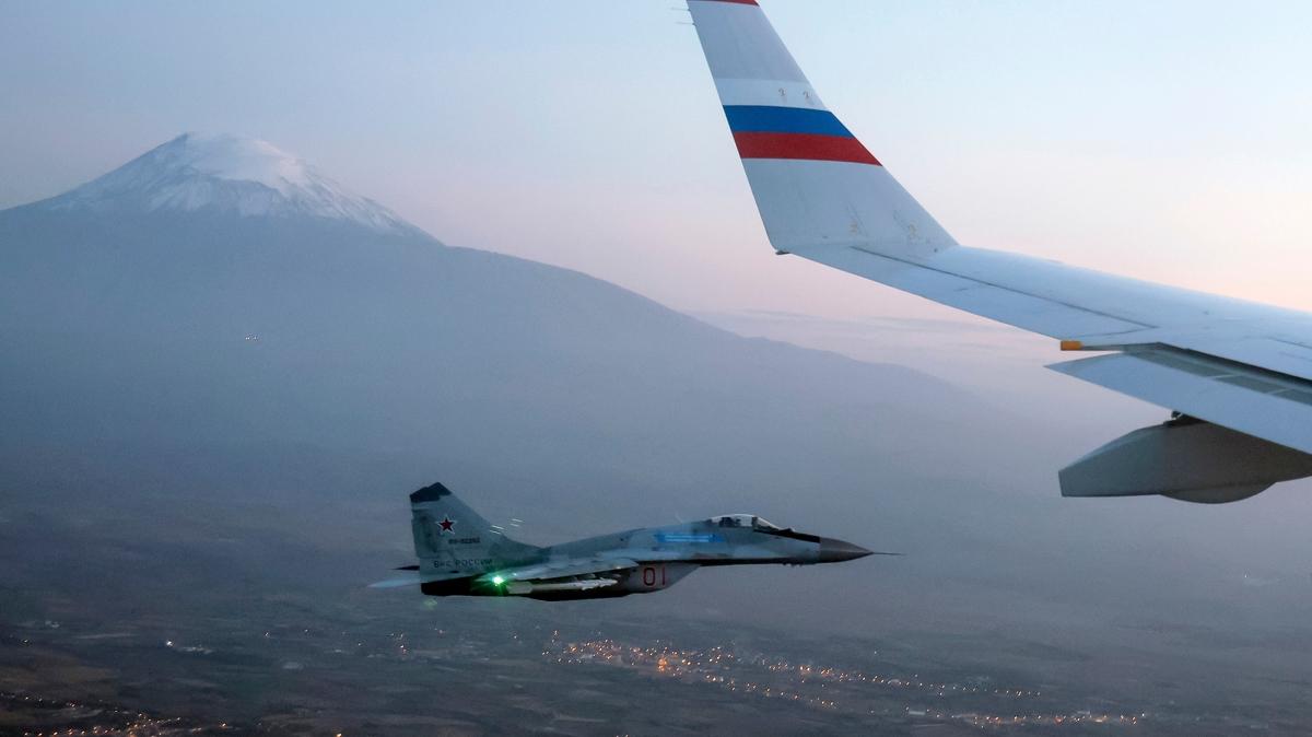 Ukrayna gleri gizlice szd... Rus sava uaklarna ar darbe 