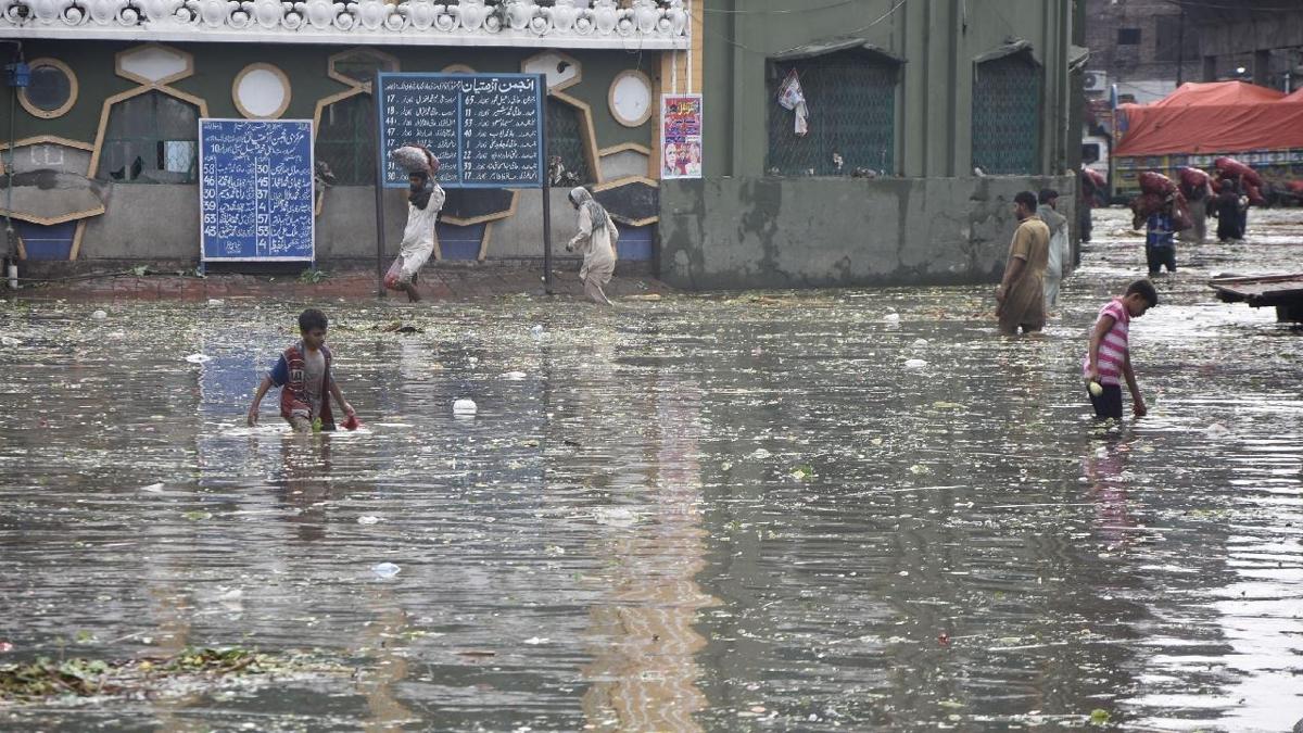 Pakistan'da iddetli ya ve frtna: 38 kii hayatn kaybetti