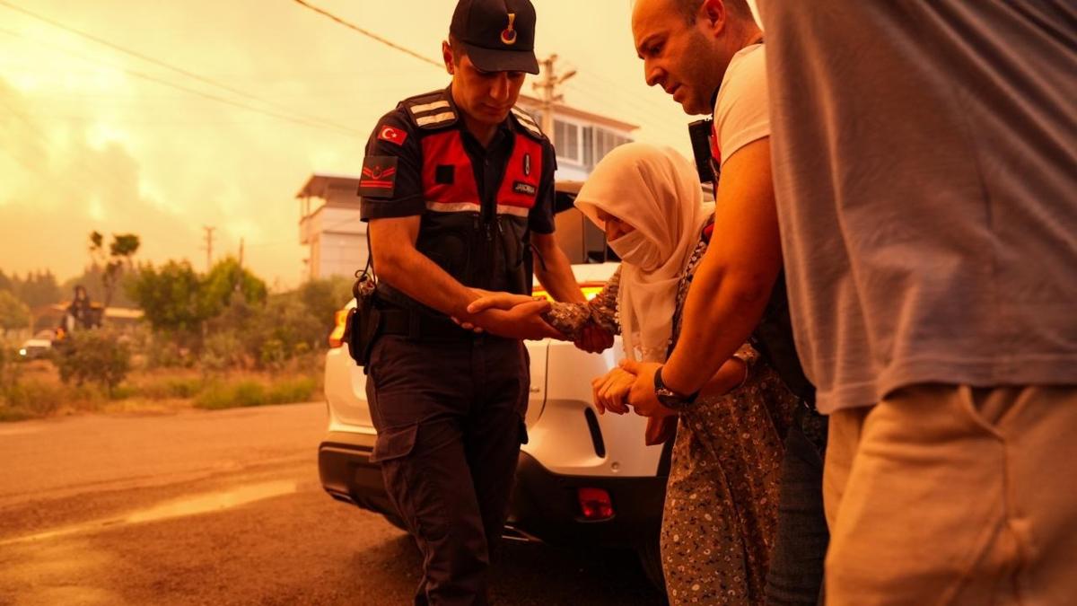 AFAD'dan yangndan etkilenenlere yardm: Hane bana 162 bin lira 