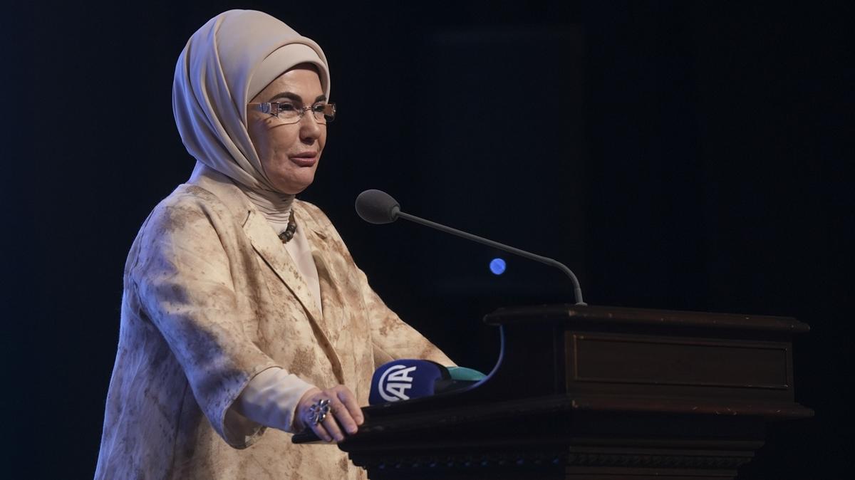 Emine Erdoan: Hibir ocuk sevgiden mahrum kalmasn