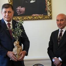 Cemil Tugay, Soyer'in fişini çekti