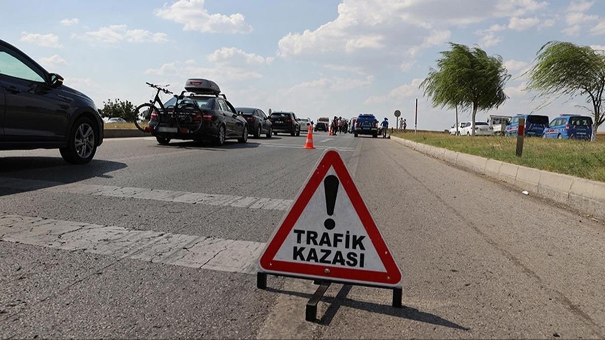 Otomobille traktr arpt! Korkun kazada kurtulan olmad