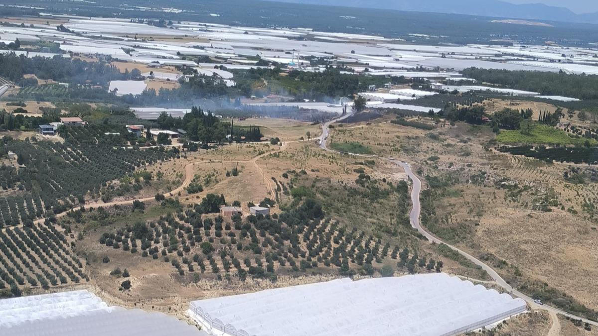 Antalya'da makilik alanda yangn kt