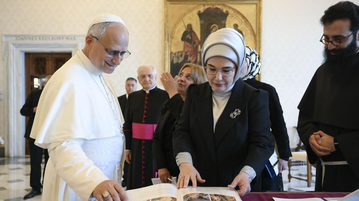 Emine Erdoan, Papa 14. Leo ile grt 
