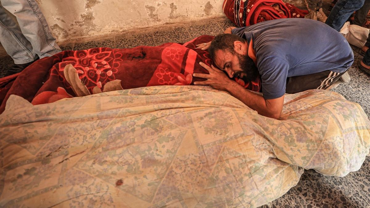 Katil İsrail Gazze'ye ölüm yağdırdı! Çok sayıda Filistinli şehit oldu