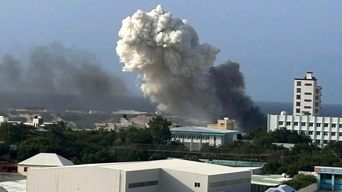 Somali'de askeri helikopter dt: 3 can kayb