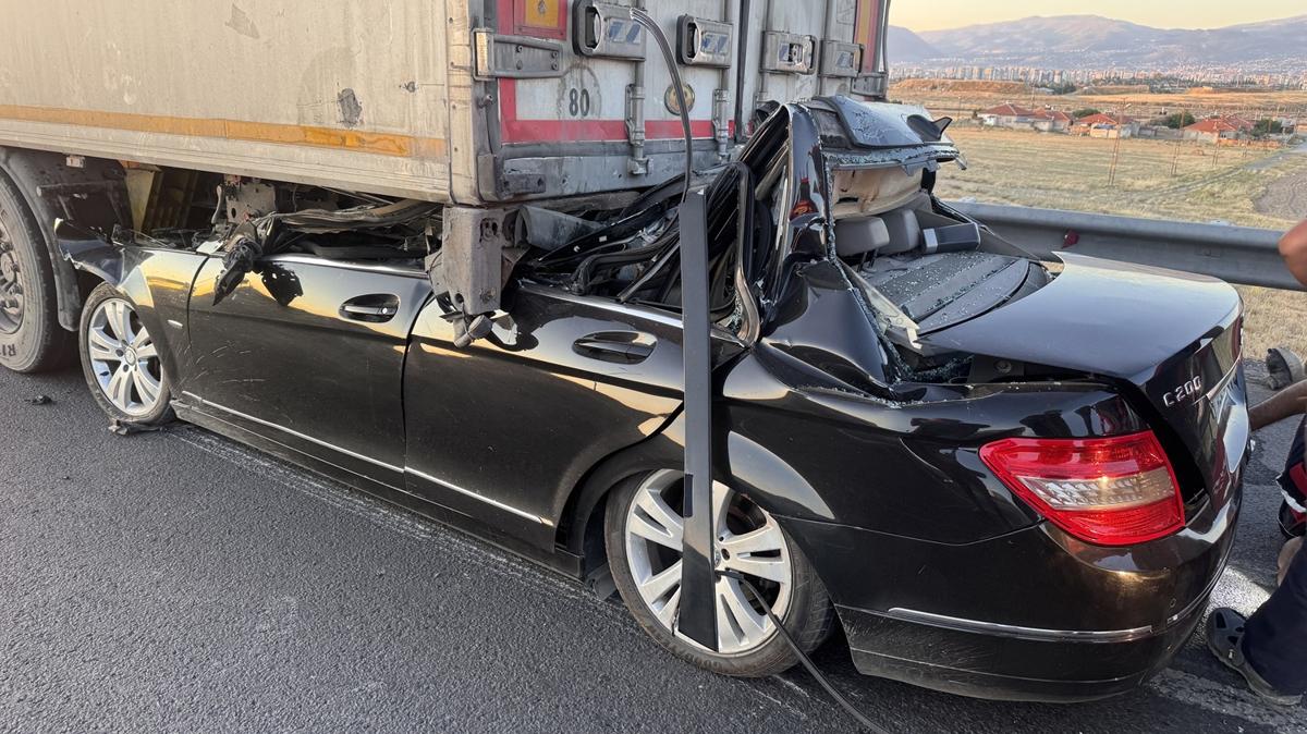 Tra arpan otomobilin srcs hayatn kaybetti