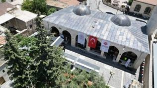 Aylar sonra ilk cuma namazı: Depremde zarar gören cami ibadete açıldı