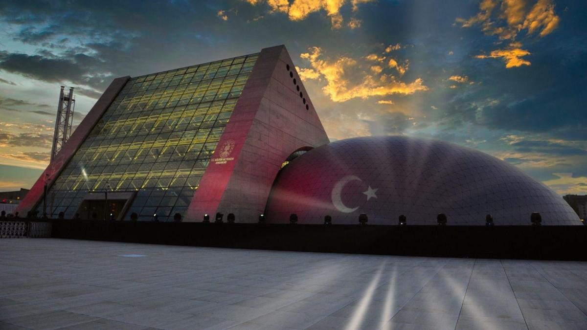 Bakan Ersoy: Sanat sadece desteklemedik, hak ettii deere kavuturduk