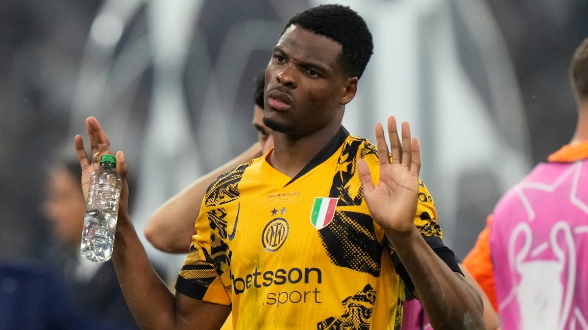 Barcelona'dan Denzel Dumfries srprizi