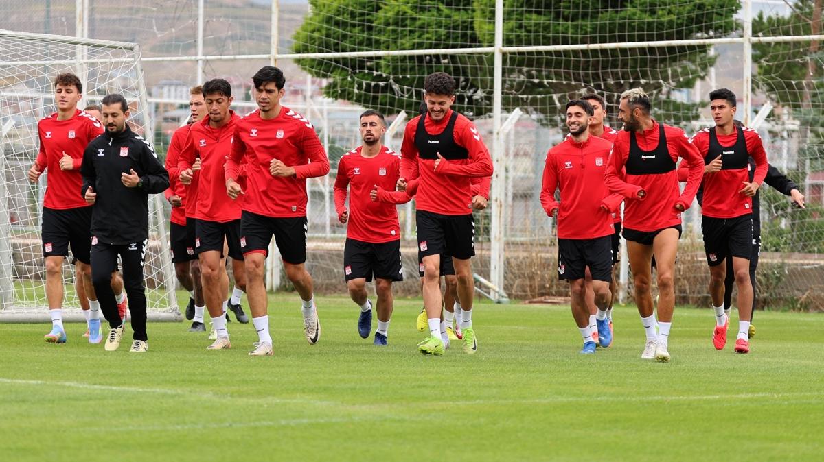 Sivasspor'da yeni sezon mesaisi sryor